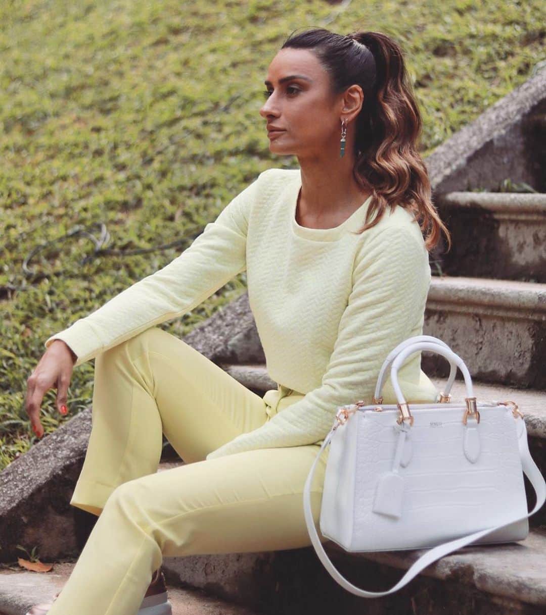 Schutzのインスタグラム：「The ICONIC #schutzlorena | MUST-HAVE NOW #schutzhandbags 💛」