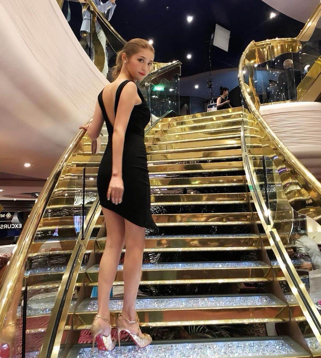 E.Mのインスタグラム：「過去ぴっく別ばーじょん . . . . . . #ドレス#ドレスアップ#上海#旅行#mscスプレンディダ#クルーズ船#フォーマルナイト」