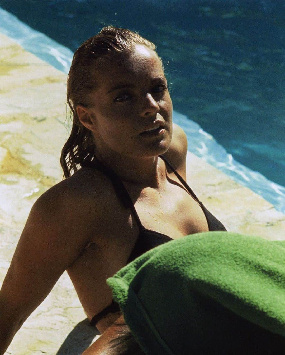 Vogue Parisさんのインスタグラム写真 - (Vogue ParisInstagram)「The perfect film to watch in the midst of a heatwave, 'La Piscine' is Romy Schneider’s crowning cinematic moment, delivering her most enchanting onscreen performance. Directed by Jacques Deray and released in 1969, the movie featured the actress with her ex-fiancé Alain Delon, where their evident chemistry lit up the now-cult movie. With her legendary black bikini, sun kissed Mediterranean skin and alluring gaze, the actress captivated viewers with her charm and sensuality. #LaPiscine #RomySchneider」7月24日 22時10分 - voguefrance