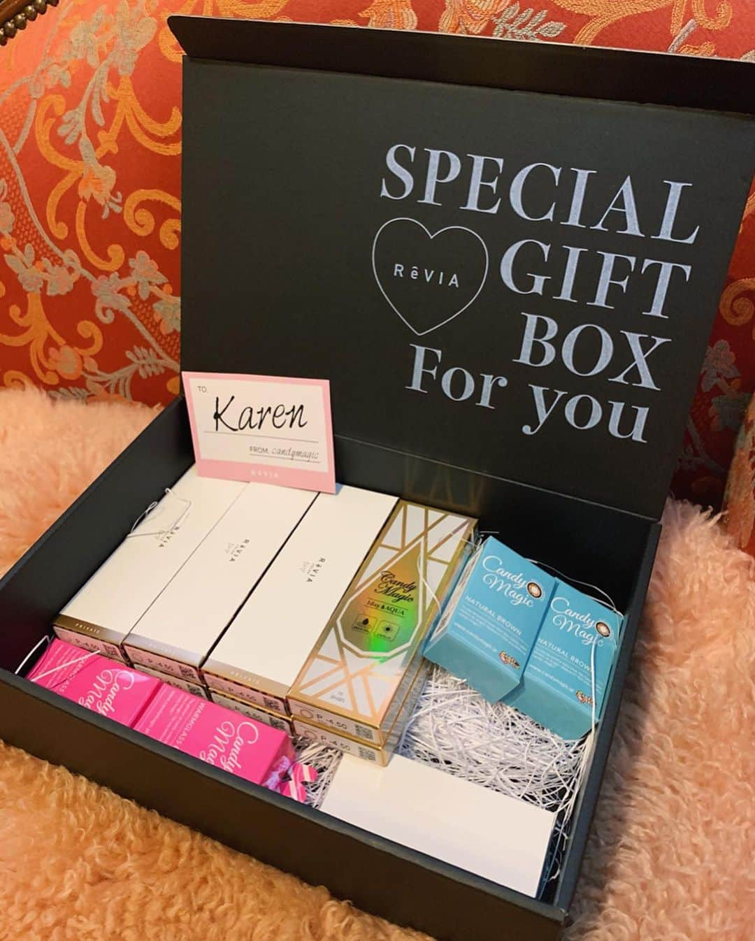 karen okajimaさんのインスタグラム写真 - (karen okajimaInstagram)「ㅤㅤㅤ  ㅤㅤㅤ  Candy Magic Special Gift Box届いた〜✨﻿ ﻿ かれんは、キャンディーマジックの ナチュラルブラウンを愛用中だよ💓 ちゅるん目になるからおすすめ✨ ㅤㅤㅤ  新作も選べるお得なギフトボックス💓 ノベルティでクリアバッグもついてるし モバイルバッテリーまでついてて全部使えるし お得やからめちゃくちゃおすすめやでっ😍  ㅤㅤㅤ  ㅤㅤㅤ ﻿ ㅤㅤㅤ #candymagic #キャンマジ #revia #レヴィア #カラコン #キャンディーマジック #カラコンレポ #岡島かれん」7月24日 22時14分 - karenokajima0318