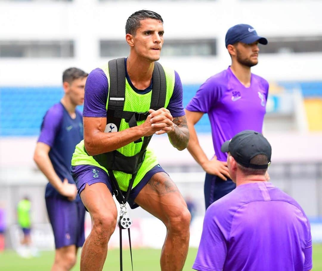 エリク・ラメラさんのインスタグラム写真 - (エリク・ラメラInstagram)「Seguimos trabajando siempre intentando mejorar ⚽️⚽️ Keeping focused ⚽️⚽️」7月24日 22時15分 - eriklamela