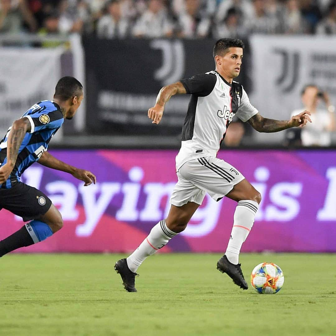 ユヴェントスFCさんのインスタグラム写真 - (ユヴェントスFCInstagram)「Derby d'Italia shots 📸⚪⚫ #JuveInter #ICC2019 #MeetTheWonder」7月24日 22時31分 - juventus