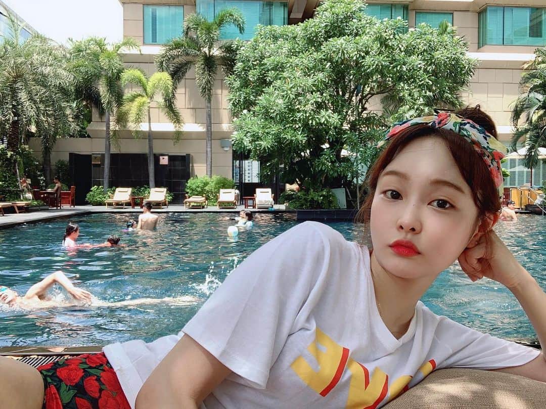 ハ・ウンジンのインスタグラム：「아니 이르케나 부을 줄 알았냐고🌝 #bangkok #20190722」