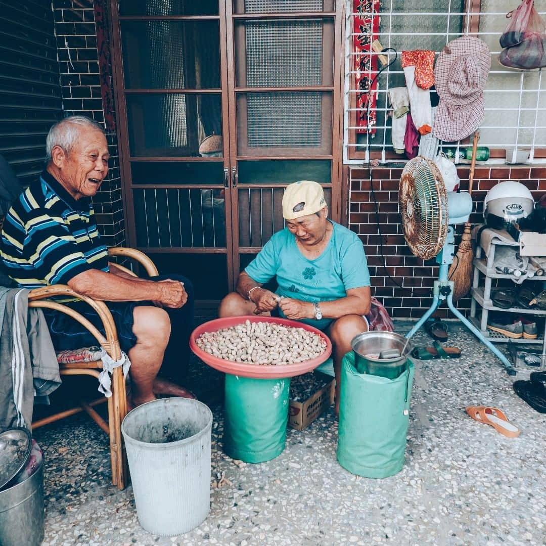李翔のインスタグラム：「丁阿咖日常  #差差工作紀錄 #bbctravel #natgeo #iseetaiwan #taiwan #stayandwander #natgeoyourshot #yourshotphotographer #newyorktimes #traveladventures #lovetheworld #ilovetravel #natgeotravel #夏 #日常 #gothere #summer #culturetrip #yourshot #BeAlpha #mylpguide #lonelyplanet #weekendmood  #臺南 #rx100m6 #tainan #cathaypacific  @sonytaiwan @sonyalpha」