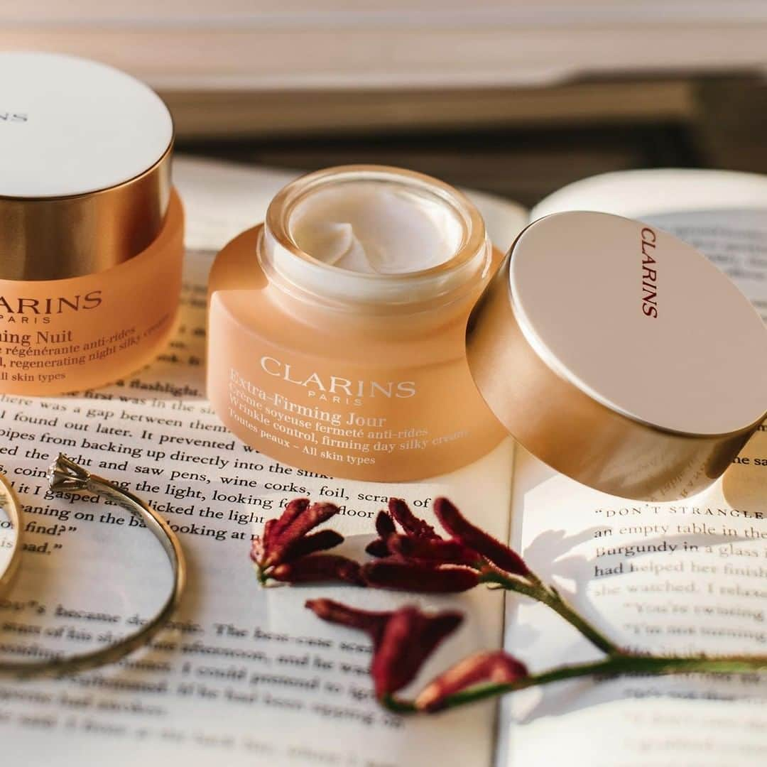 Clarins Middle Eastさんのインスタグラム写真 - (Clarins Middle EastInstagram)「سيطري على علامات التقدم في السن مع إكسترا فيرمنغ كريم للنهار والليل  Get in control of aging signs with the Extra-Firming Day & Night Creams. #كلارنس #عناية_بالبشرة #مستحضرات #Clarins #ClarinsMe #ClarinsSkinCare #LeadingSkinCare #PremiumSkinCare」7月24日 22時39分 - clarinsmiddleeast