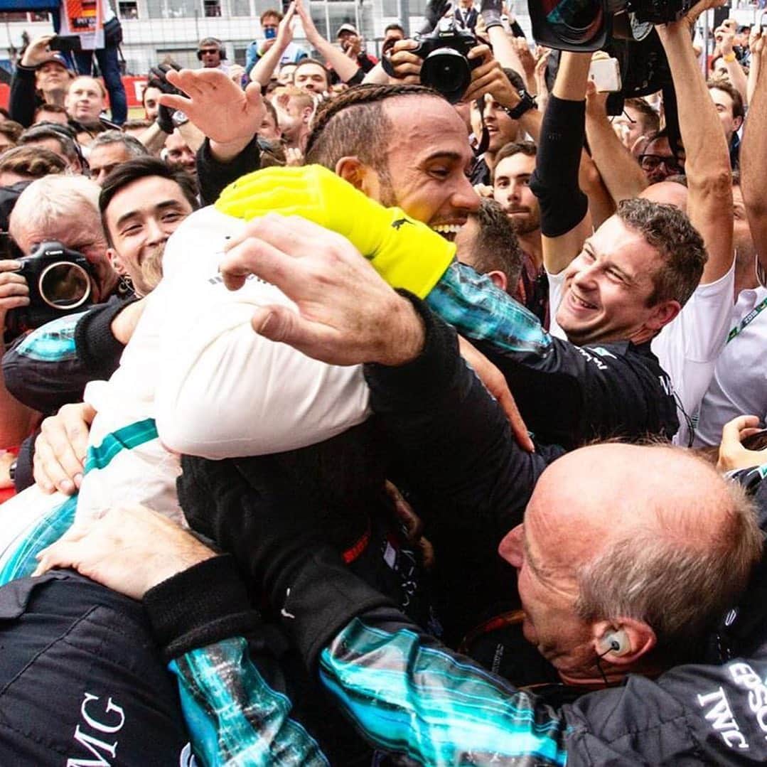 メルセデス・ベンツさんのインスタグラム写真 - (メルセデス・ベンツInstagram)「One year ago... ❤️ #GermanGP #MercedesAMGF1 #MercedesBenz #AMG #F1 #PETRONASmotorsports #LH44 #VB77 @mercedesamgf1」7月24日 22時41分 - mercedesbenz