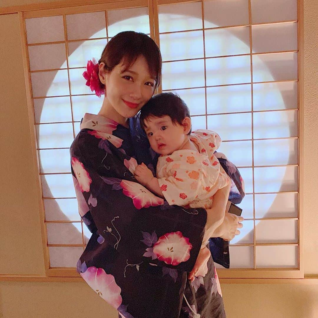 相沢まきさんのインスタグラム写真 - (相沢まきInstagram)「娘と一緒に浴衣👘着ました😁 素敵ママ達ととうふ屋うかいにてランチ✨ 家出るまでの準備で汗だくでしたが、とってもいい想い出に❤️ 今年はあと何回着れるかな😁👘👶 #本当は違う浴衣を着せていた #家出る直前に 💩 #ちょっと浴衣につく #大慌てで着替え #子連れ外出あるある  #こまきちゃん」7月24日 22時45分 - maki_aizawa0414