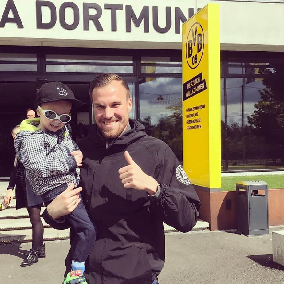 ケヴィン・グロスクロイツのインスタグラム：「Alles Gute zum 5. Geburtstag, mein kleiner Freund 👊🏻🙏 Bleib so wie Du bist . Ich wünsche Dir nur das Beste ❤️ Freunde fürs Leben 💪🏻 @lukes_dad78」