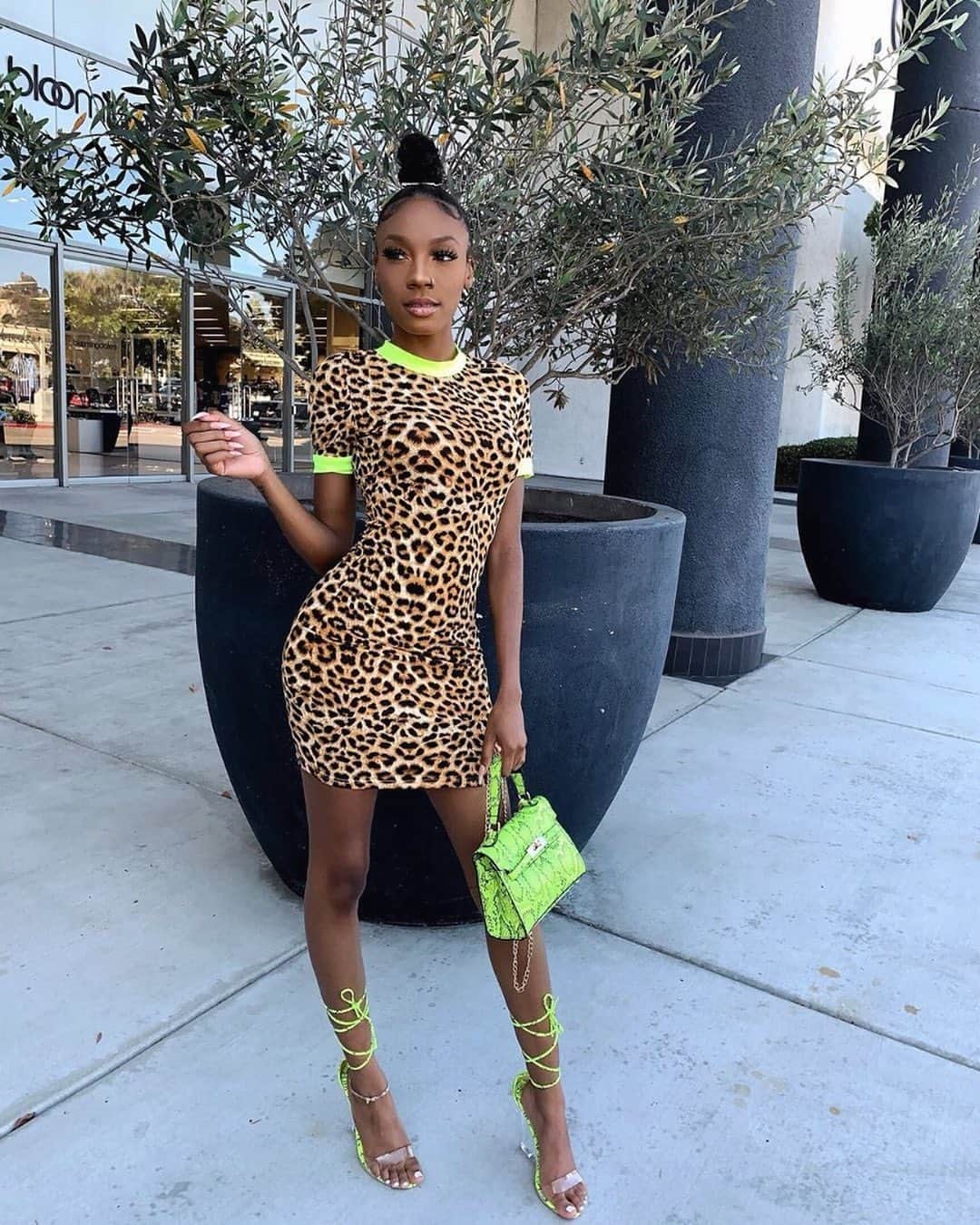 SHEINさんのインスタグラム写真 - (SHEINInstagram)「Trend Alert: Leopard & Neon🐆💚 @kelliesweet  Search '667902' link in bio. #SHEIN #SHEINgals #SHEINstyle #SHEINss2019 #dress #leopard #colorblock」7月24日 22時56分 - sheinofficial
