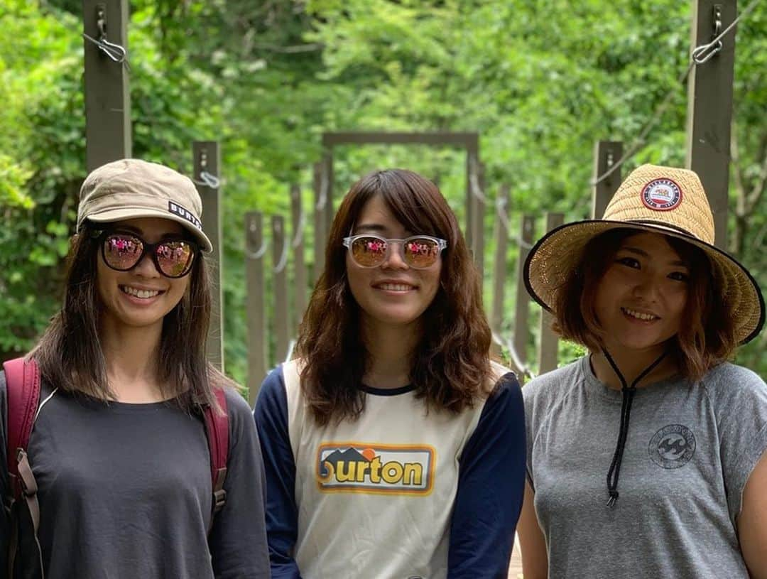 広野あさみさんのインスタグラム写真 - (広野あさみInstagram)「コトナの夏休み2019！！！ 遠いところからはるばる来てくださった皆様、 本当にありがとうございました！！ スノーボードの上達はもちろん、大人だけど子供のように楽しむことを忘れずに非現実的な空間を体験してもらいたいと企画したイベントですが、 ''1人で不安だったけど来てよかった''などの声を頂いて嬉しかったです。  今回ご協賛頂きました Burton様、Ogasaka様、志賀高原ビール様、Crystalgeyser様、株式会社 土佐ひかり CDM 様Marmaidguys様、GERO様、BRISAMARINA様、billabong様、eb's様、showtimecollective様 ありがとうございます!!!」7月24日 22時56分 - asamihirono