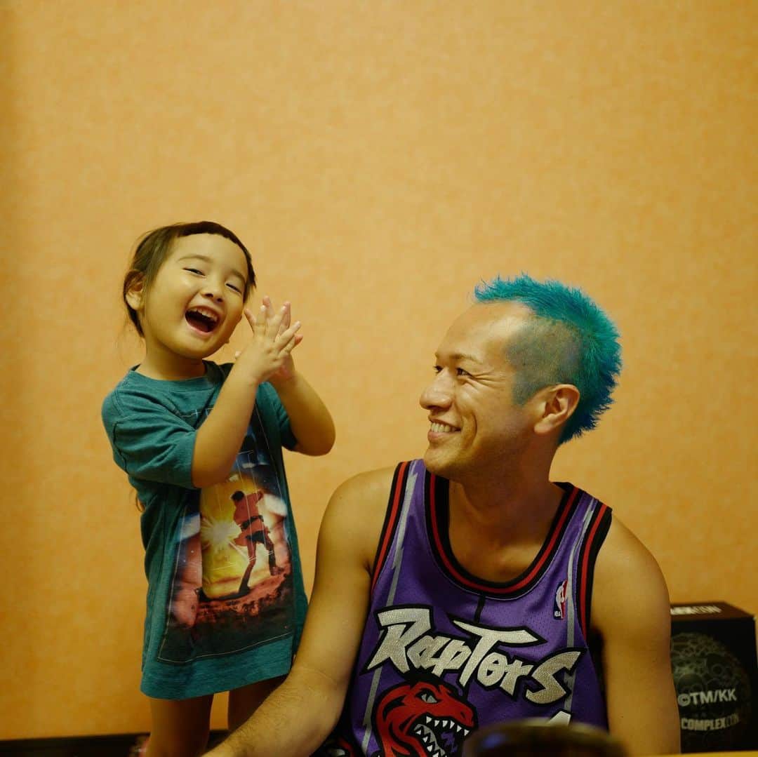 照屋 健太郎さんのインスタグラム写真 - (照屋 健太郎Instagram)「"パプリカ"の唄を振り付けしながら歌ってくれる娘 😊 #okinawa #life #🏀」7月24日 22時51分 - libertyforce_teruya