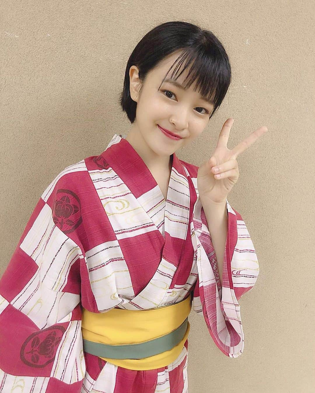 amiさんのインスタグラム写真 - (amiInstagram)「👘 #summer #kagawa #hotsprings #yukata #red #shorthair #instafashion」7月24日 22時52分 - ami_amiina_