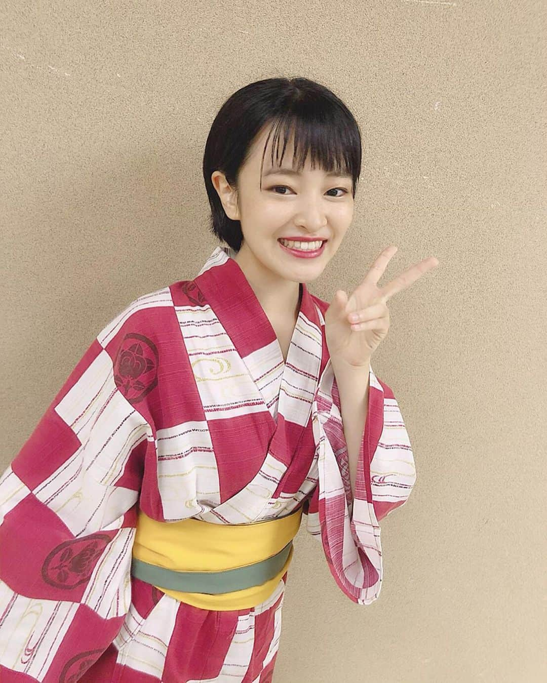 amiさんのインスタグラム写真 - (amiInstagram)「👘 #summer #kagawa #hotsprings #yukata #red #shorthair #instafashion」7月24日 22時52分 - ami_amiina_