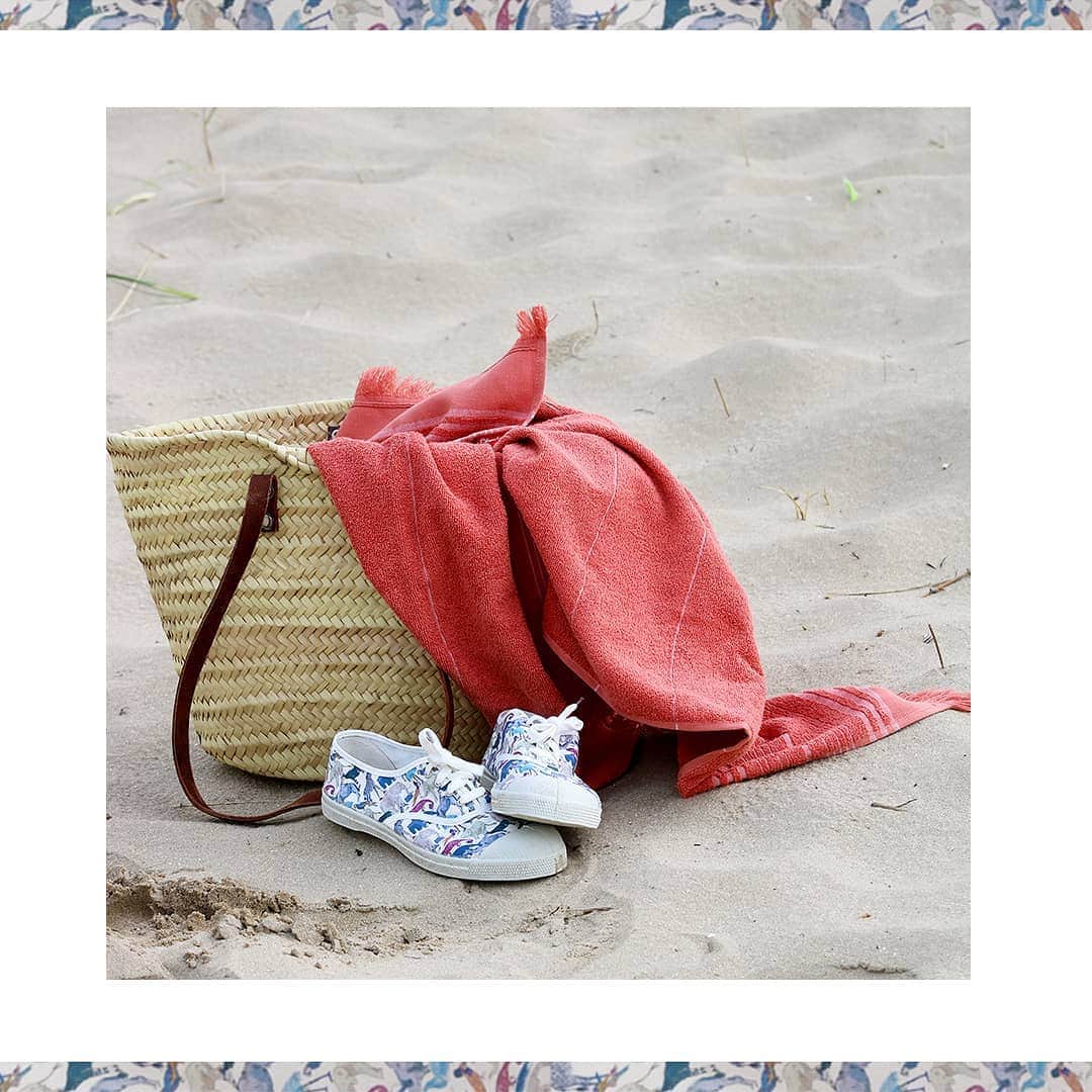 ベンシモンのインスタグラム：「@blanc_cerise x Bensimon! L'imprimé savane de Blanc Cerise s'invite sur nos tennis iconiques pour une collab' unique! La créativité combinée de nos deux maisons s'exprime sur la toile de coton blanche, à travers un imprimé Liberty inspiré de la savane. 🐘 La tennis idéale pour réhausser une tenue casual! Notre collab' est disponible exclusivement sur l'e-shop 😉 🇬🇧 @blanc_cerise x Bensimon! The savannah print of Blanc Cerise is invited on our iconic tennis shoes for a unique collab'! The combined creativity of our two houses is expressed on white cotton fabric, through a Liberty print inspired by the savannah. 🐘 The ideal tennis to enhance a casual outfit! Our collab' is available exclusively on the e-shop 😉 #BlanccerisexBensimon #collab #tennis」