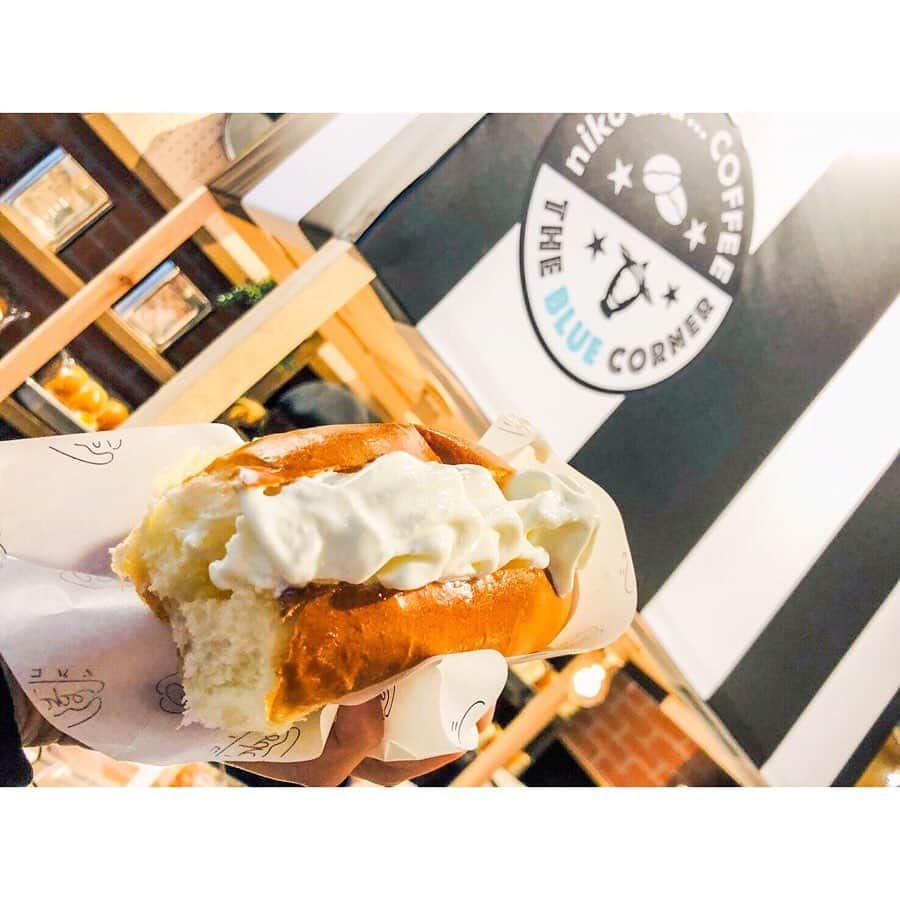 木南晴夏さんのインスタグラム写真 - (木南晴夏Instagram)「@nikoandtokyo ✖️ @thebluecorner.tokyo  #ニコパンソフト #🥖🍦」7月24日 23時14分 - kinamitopan