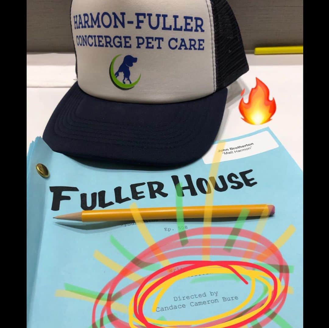 ジョン・ブラザートンさんのインスタグラム写真 - (ジョン・ブラザートンInstagram)「Need your @fullerhouse fix??? ? ? ? ? ? C’mon down to #HarmonFullerPetCare  and get a shot of #teamMatt 💉😎🤙 . . . . . under the direction of Dr Fuller 💛 . . . . . . @candacecbure  @fullerhouse  @netflix」7月24日 23時20分 - johnbrotherton