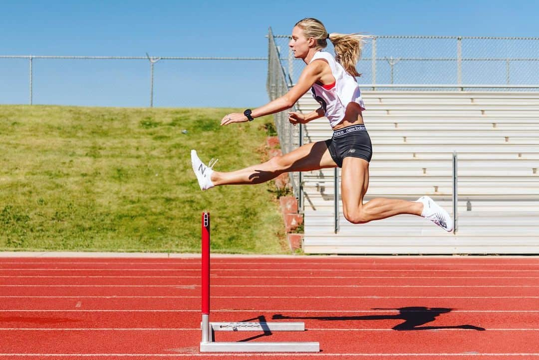 エマ・コバーンさんのインスタグラム写真 - (エマ・コバーンInstagram)「Floating into US Champs 💃🏼 it’s taper week 🙌🏻 less miles, more naps, more tv, 🤣 (currently watching Bosch on Amazon, RHONY/RHOBH/Southern Charm/Below Deck on Bravo, & Workaholics on Amazon. 😁😁😁) #USChamps #TaperWeek #NetflixandNormaTec #AmazonandChill (📸 @aricvhphoto ) •while watching all of these shows, I have been doing some prep for @elkrun5k . Prices for the virtual race go up August 1 😊 link in bio to sign up, it’s only $25 now.•」7月24日 23時24分 - emmacoburn