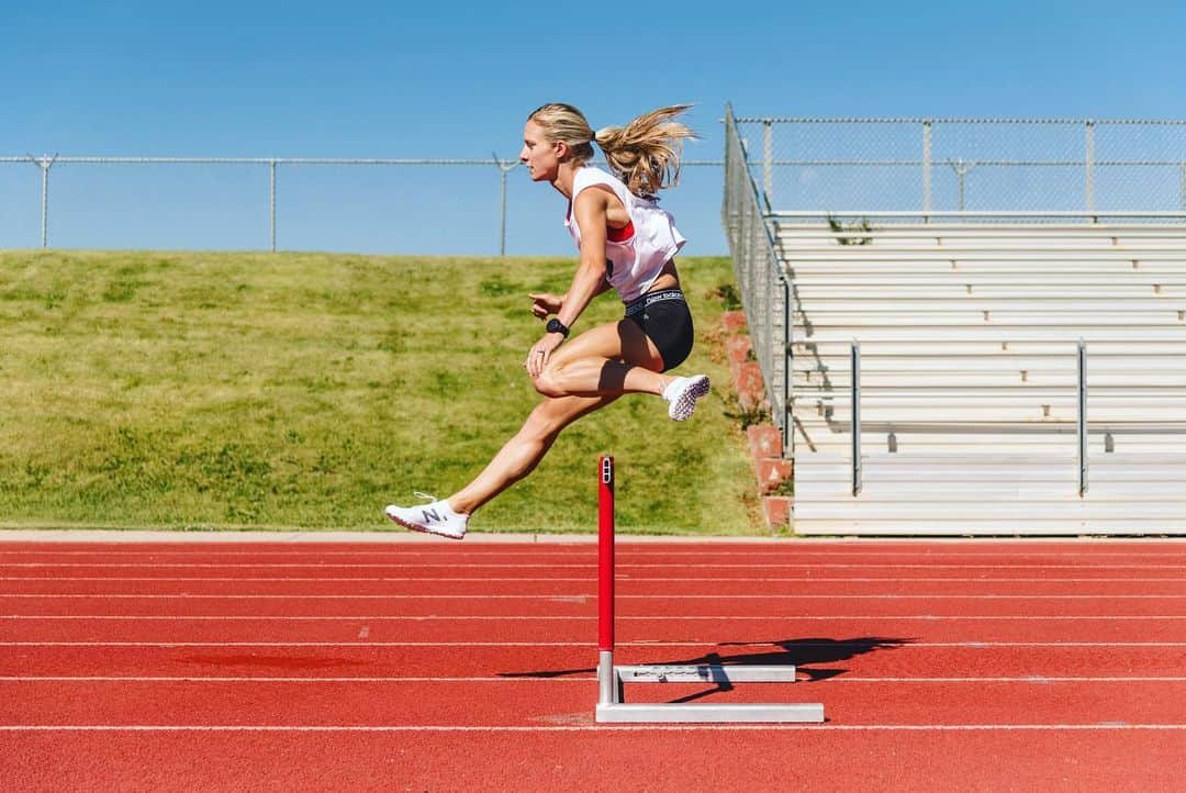 エマ・コバーンさんのインスタグラム写真 - (エマ・コバーンInstagram)「Floating into US Champs 💃🏼 it’s taper week 🙌🏻 less miles, more naps, more tv, 🤣 (currently watching Bosch on Amazon, RHONY/RHOBH/Southern Charm/Below Deck on Bravo, & Workaholics on Amazon. 😁😁😁) #USChamps #TaperWeek #NetflixandNormaTec #AmazonandChill (📸 @aricvhphoto ) •while watching all of these shows, I have been doing some prep for @elkrun5k . Prices for the virtual race go up August 1 😊 link in bio to sign up, it’s only $25 now.•」7月24日 23時24分 - emmacoburn