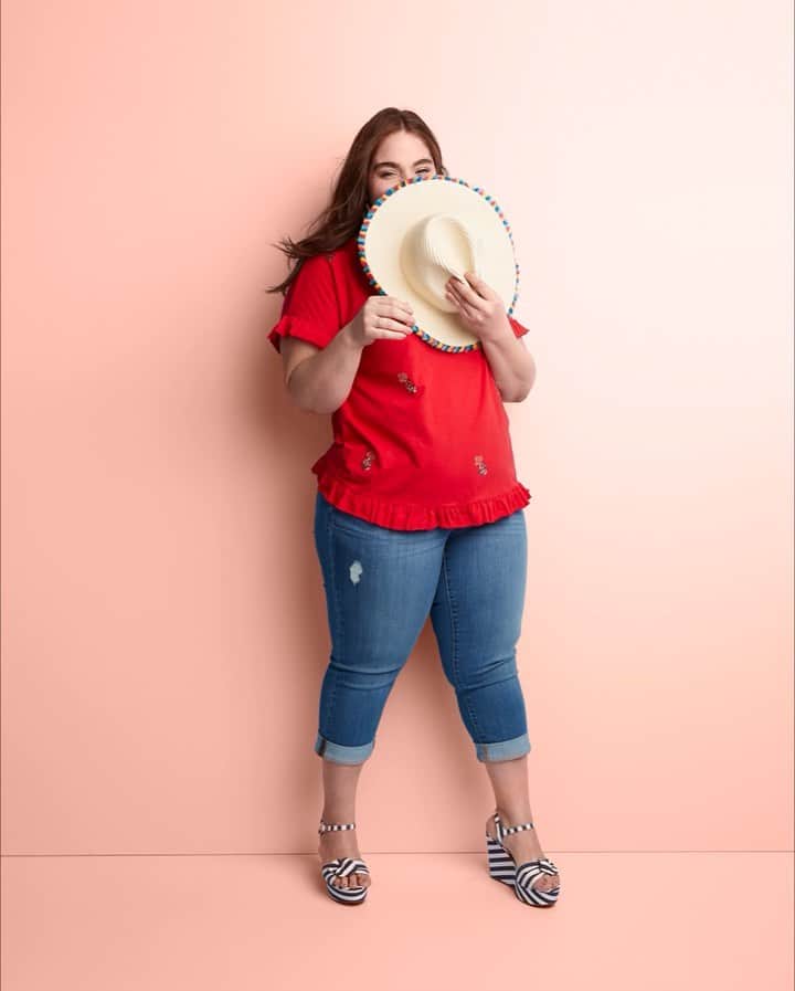 ロック&リパブリックのインスタグラム：「Cute denim #ootd alert! Tap to shop EVRI jeans and shorts in women’s plus sizes OX-4X and 14W-30W. #Kohls.」