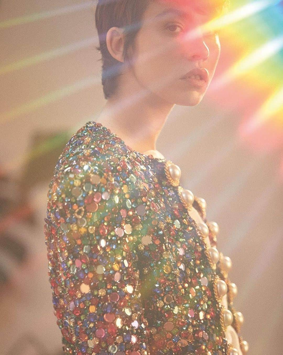 バルマンさんのインスタグラム写真 - (バルマンInstagram)「DAZZLING DETAILS @gretafernandez wears a #BALMAINPF19 jacket for @instylespain styled by @sofiadlcruz_ and  photographed by @enricgalcerann」7月24日 23時35分 - balmain