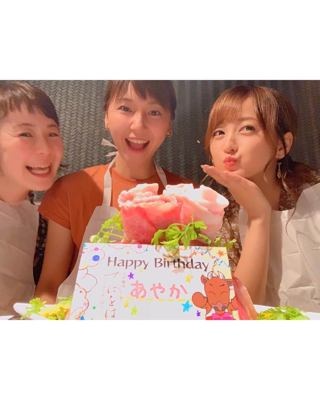 小松彩夏さんのインスタグラム写真 - (小松彩夏Instagram)「﻿ ﻿ 今日は焼肉部の2人に﻿ お祝いしてもらいました(/ _ ; )♡﻿ ﻿ さすが焼肉部！！﻿ 肉ケーキが出てきました！！笑﻿ ﻿ 可愛くて食べるのもったいないけど、ペロリと頂きました♡笑﻿ ﻿ 7年前に舞台で共演した仲間だけど、こうして今も仲良くしてもらえて嬉しい...◡̈♡﻿ ﻿ 去年3人で行った岩手旅行楽しかったなぁ♪﻿ これからも美味しい焼肉も沢山食べに行こうね♡﻿ ﻿ 本当にありがとう！！﻿ ﻿ 皆さんもお祝いのメッセージ沢山ありがとう。全部読んでますからね♡﻿ ﻿ #焼肉部 #焼肉 #肉 #肉好き #肉ケーキ #美味しい #嬉しい #幸せ #誕生日 #幸せを #感じる #いつも #ありがとう #大好き」7月24日 23時37分 - official_ayaka_502