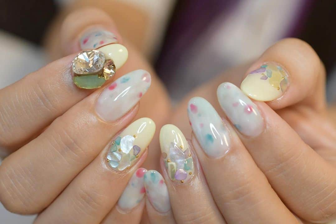 Yuka Maeda ::manicurelistのインスタグラム：「#ポッピングシャワー #ポッピンシャワー だとおもっていた #まあまあタグ多くてビックリ（笑） #31アイスクリーム #アイスネイル . 大阪市北区 梅田.中崎町.駅から徒歩7分🚶‍♀️ CADENAS nail eyelash  マツエクアカウント @cadenaseyelash LINE:@ cadenas 🆔検索🙋‍♀️ tel:06-4792-8617. cadenas.nail@gmail.com. . #ネイル #ジェルアート #大人かわいい #梅田ネイル #堂山町 #大人ネイル #個性派ネイル」