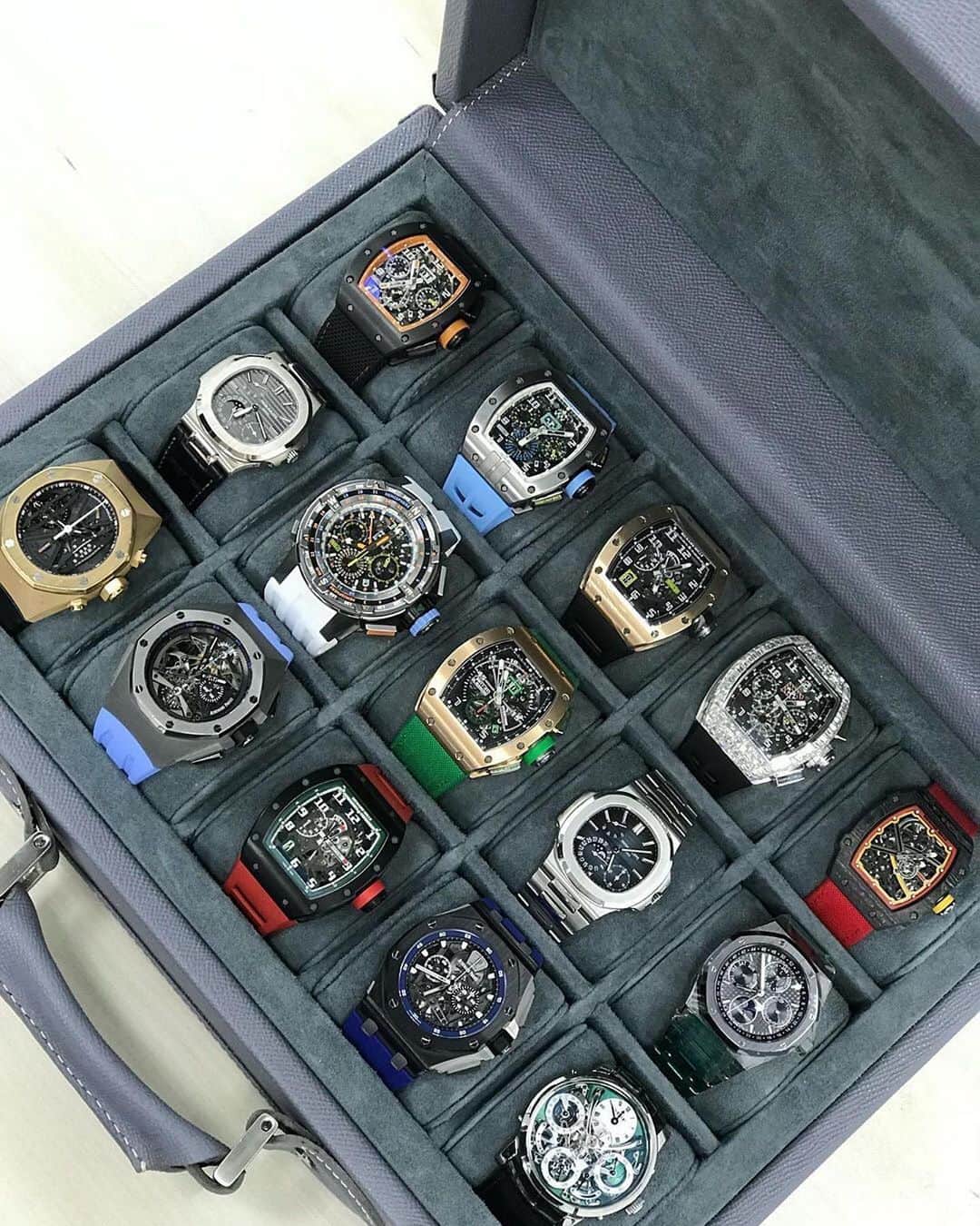 Daily Watchさんのインスタグラム写真 - (Daily WatchInstagram)「Can you guess the total value?😱 Amazing collection by @wristaficionado.」7月24日 23時38分 - dailywatch