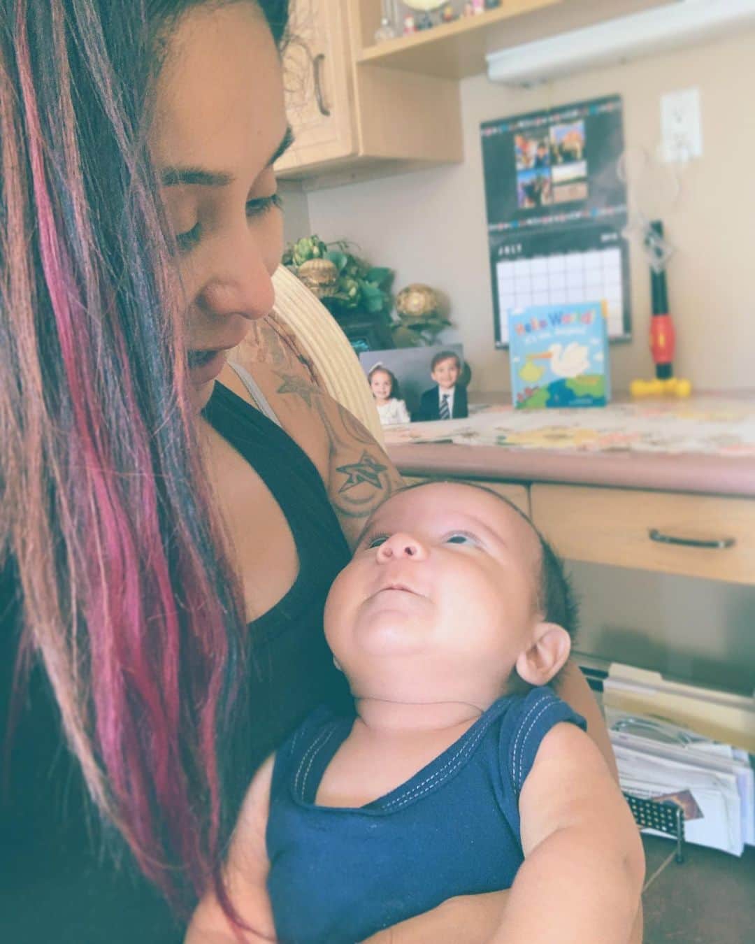 ニコール・ ポリッツィのインスタグラム：「Angelo loves his mawmaaaaa 😍」