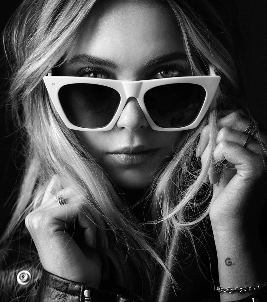 アシュレイ・ベンソンのインスタグラム：「@priverevaux #PriveXBenzo link in bio」