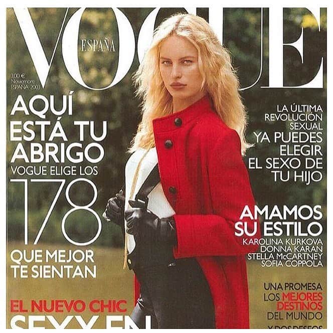 カロリナ・クルコヴァさんのインスタグラム写真 - (カロリナ・クルコヴァInstagram)「20 Years in fashion ❤️ #love #fashion @voguespain 2003 #cover #vogue who remembers it? 😍」7月24日 23時49分 - karolinakurkova