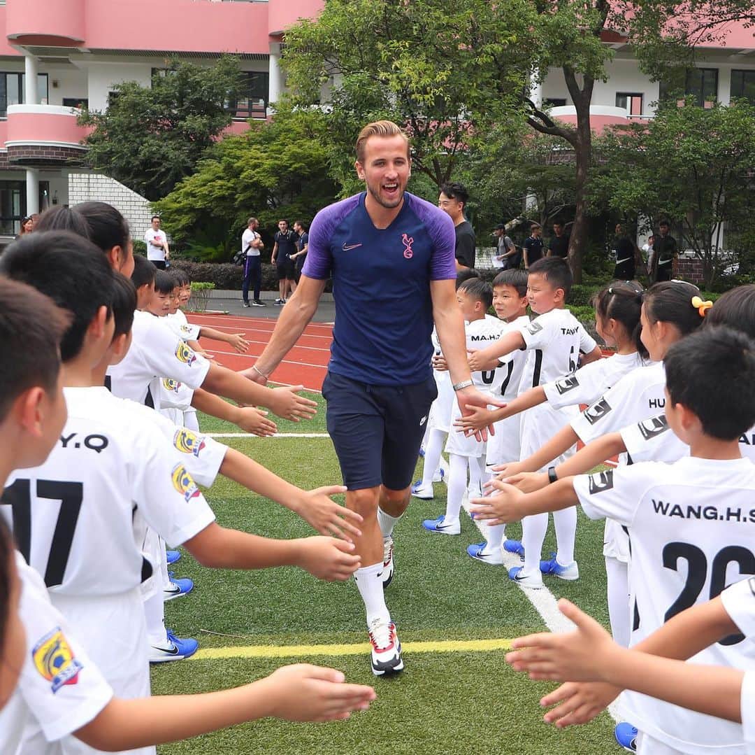 ハリー・ケインのインスタグラム：「Great spending time with the Nike school champions league kids and having a kick about with some of the girls and Spurs family members. #COYS #SpursTour2019 #NikeFootball」