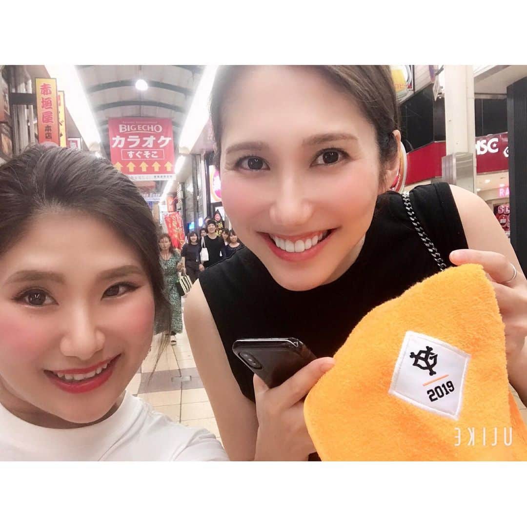 春輝のインスタグラム：「阪神ファン歴29年の中学校のクラスメート 伝統の一戦じゃないのに観戦に付き合ってくれる優しさ🥺❤️(敵状視察とは言ったましたが🤭) 球場では永遠に360度敵や。。って言ってるし、そう言いつつもしっかりと飲み食いするし、終わってからも飲むしとにかく楽しかったです😂 地元でワガママに付き合ってくれた友人に乾杯😚🍻 #読売巨人軍#GIANTS#ジャイアンツ#巨人 #NPB#プロ野球#セリーグ#baseball #春輝#haruki」