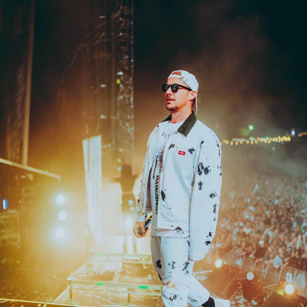 メジャー・レーザーのインスタグラム：「@diplo going towards the light」