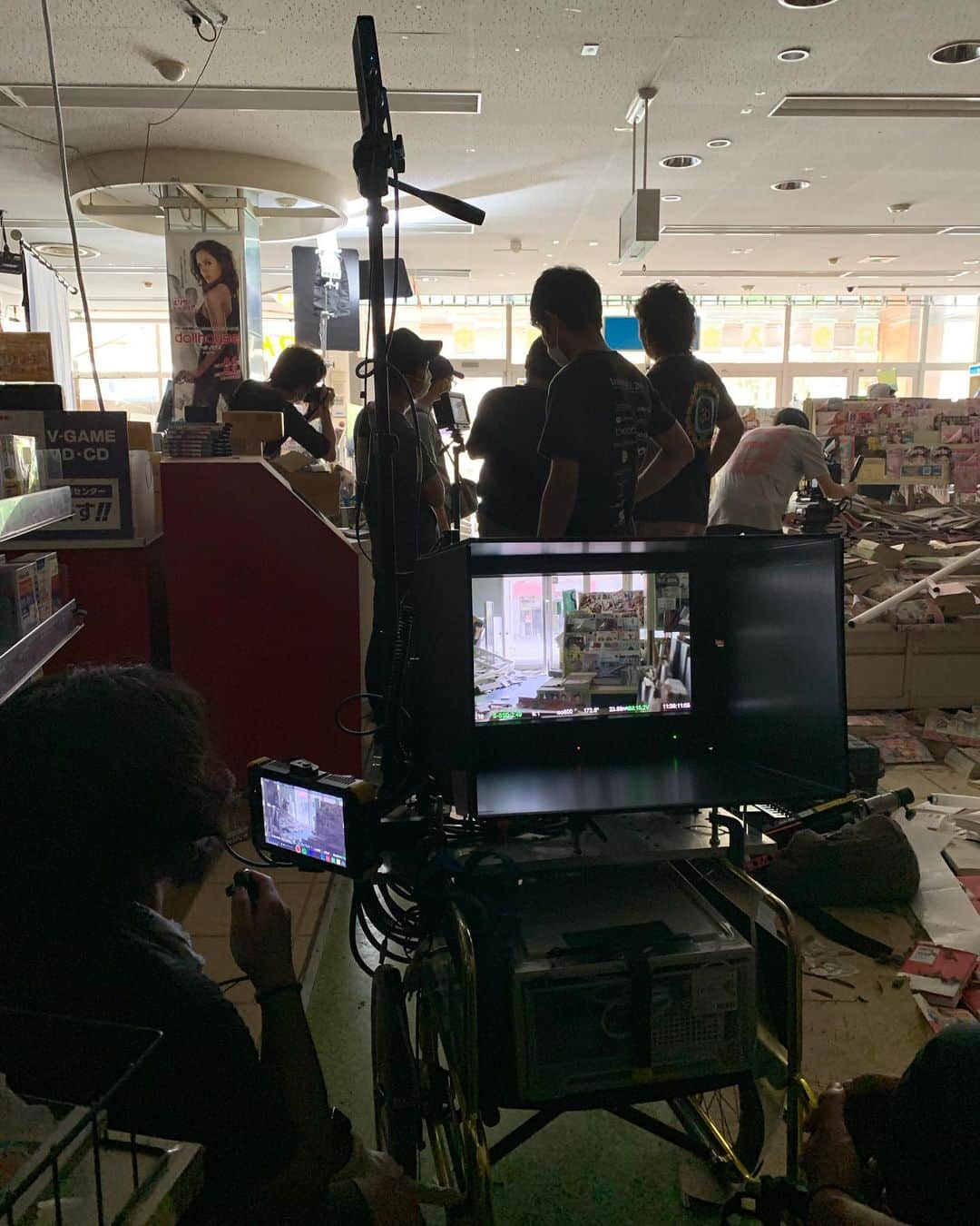 村上隆さんのインスタグラム写真 - (村上隆Instagram)「July 24, 2019 The filming of my short film has just kicked into gear with the actors.  This project has been in the making for the past 4 years. The music is already done, and we've finally been able to start the main filming process.  The producer is Shinji Ogawa, @maguromaru34 who produced Norwegian Wood, a movie directed by Tran Anh Hung, based on Haruki Murakami's novel. The locations of the shoots are in areas with high levels of radiation in Fukushima.  We will monitor the amount of radiation that the staff will be exposed to using a Geiger counter at every film location, and will gauge their total daily amount of exposure, but by no means are these levels low. The scenery one encounters vary from area to area. While some areas are a total ghost-town, in other areas you can see signs of life returning little by little as some residents come back to their homes. You may even come face to face with a family of boars walking about.  I look forward to what kind of footage we can capture in the next 1 week.」7月25日 0時14分 - takashipom