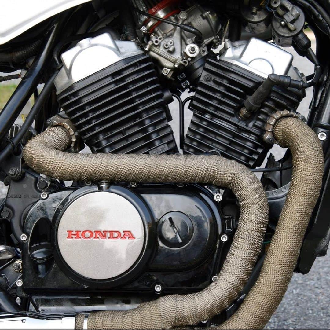 epidemic_motorsさんのインスタグラム写真 - (epidemic_motorsInstagram)「The Honda vt500, 1985☄️☄️☄️beautiful design and aesthetics.  Only € 8,000.」7月25日 0時08分 - epidemic_motors