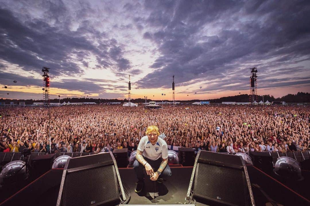 エド・シーランさんのインスタグラム写真 - (エド・シーランInstagram)「Helsinki night #1 📸 @zakarywalters #dividetour」7月25日 0時16分 - teddysphotos