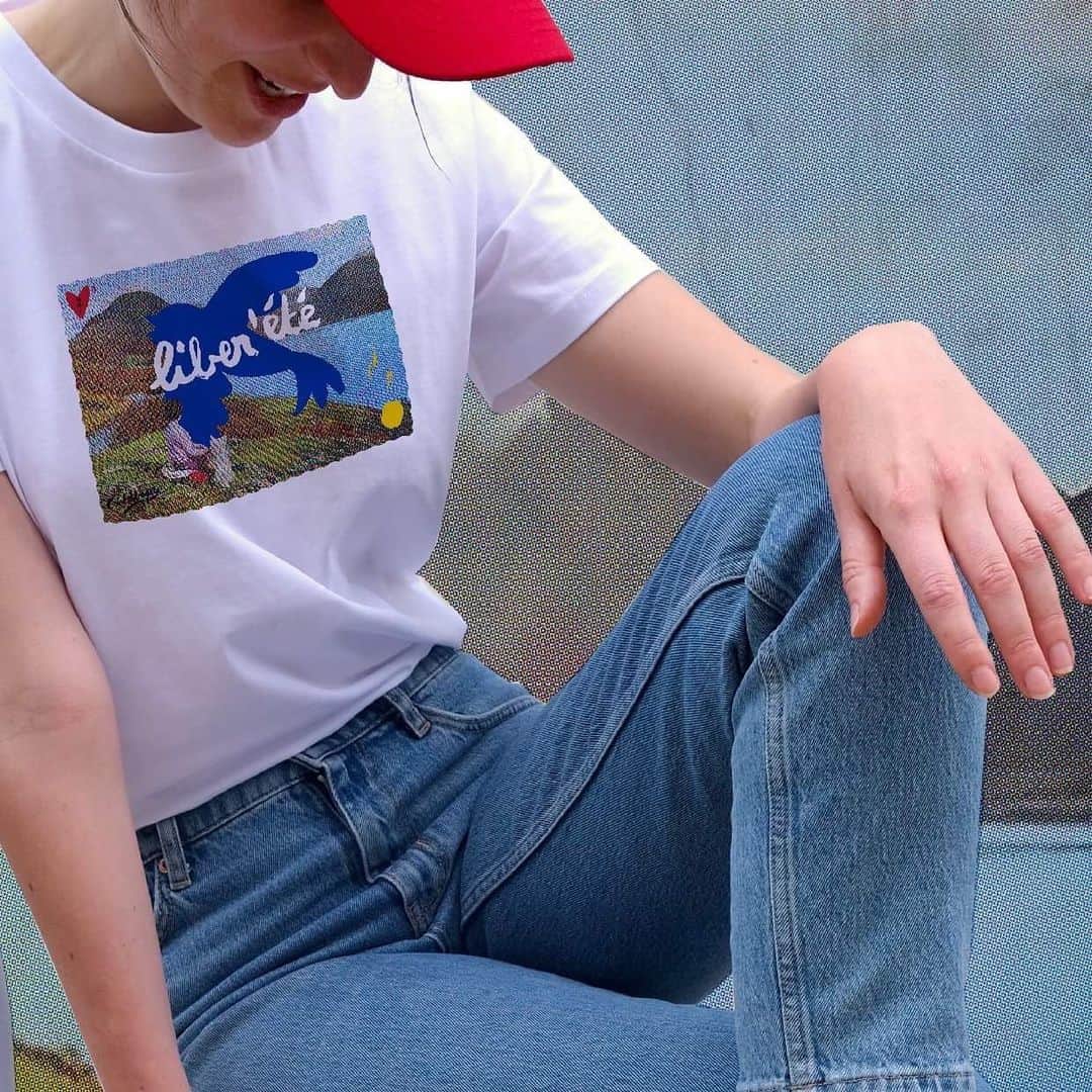 のインスタグラム：「Envoutés vous serez ! Découvrez notre nouvelle collection « Electric'été »! Avec un décors de carte postale, vous voyagerez... Charmed you will be Descover our new collection « Electric'été » ! With a postal card backdrop, you will escape  #Castelbajac #HappyCulture  #Castelbajac #Paris #Fashion #Brand #holidays #newcollection #Clothes #capsule #electric'été #summer」