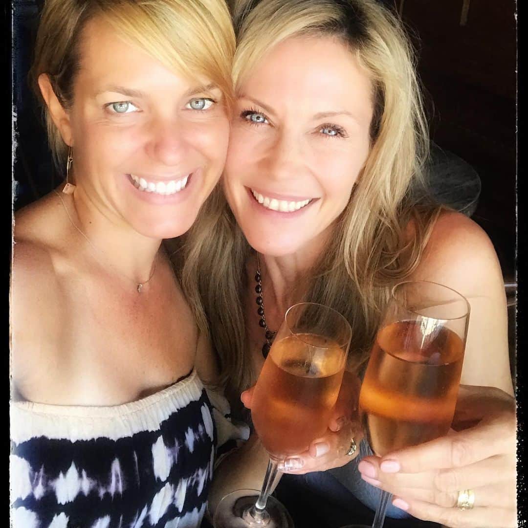 ステイシー・ハイダックさんのインスタグラム写真 - (ステイシー・ハイダックInstagram)「Evening with Ari!! @ari8675  Girls and Champagne!!!! Cheers!!😜❤️🙃😋♥️ Love & Light!!!! Xoxo #nbcdays #daysofourlives #dool #champagne」7月25日 0時22分 - stacy_haiduk