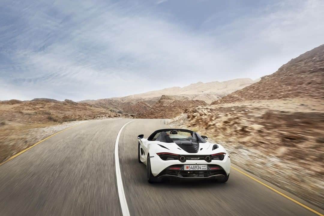 McLaren Automotiveさんのインスタグラム写真 - (McLaren AutomotiveInstagram)「The roads around @McLarenMuscat in Oman offer the perfect roof down driving opportunity. #720SSpider」7月25日 0時33分 - mclarenauto