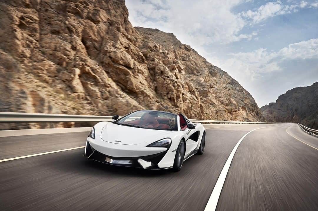 McLaren Automotiveさんのインスタグラム写真 - (McLaren AutomotiveInstagram)「Fast desert roads or the fast curves of a race track, the McLaren 570S Spider is equally at home on either. #570SSpider」7月25日 0時30分 - mclarenauto