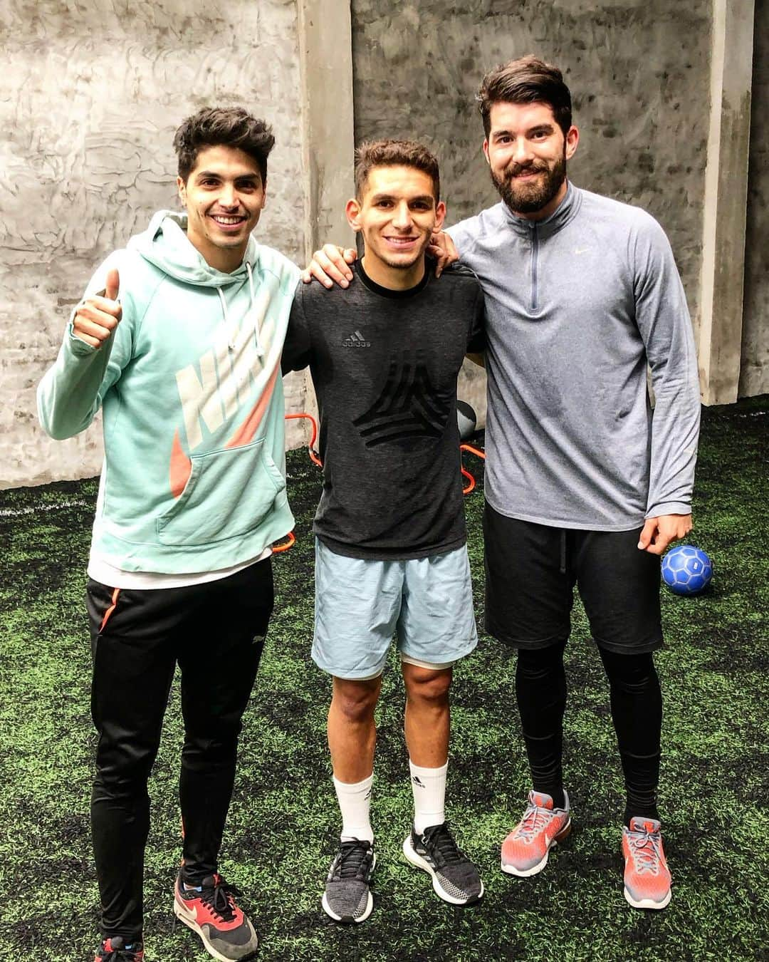 ルーカス・トレイラさんのインスタグラム写真 - (ルーカス・トレイラInstagram)「Seguimos metiendo 🏋🏻‍♂️💪🏻 @exce18vaz @caio_acosta  Se viene lo mejor ❤️⚽️ #LT11」7月25日 0時41分 - ltorreira34