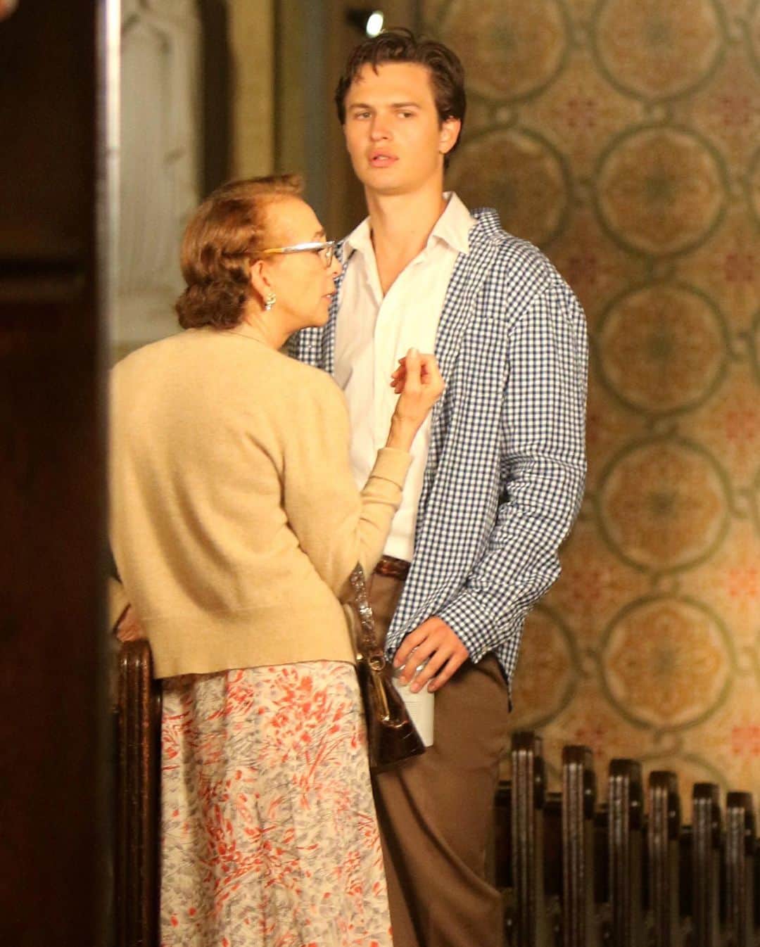 Just Jaredさんのインスタグラム写真 - (Just JaredInstagram)「@ansel was seen on filming on the “West Side Story” set for the first time! Ansel filmed a scene with the rest of the Jets. He plays the iconic role of Tony in the movie musical, which will be released in December of 2020.  #AnselElgort #WestSideStory Photos: Instar」7月25日 0時43分 - justjared
