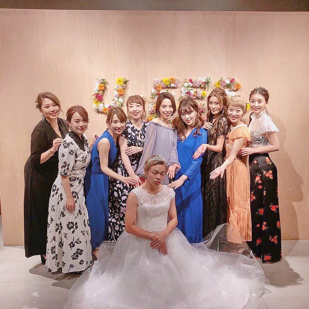 佐々木あさひのインスタグラム：「U-FES GIRLSナイトパーティーお越し下さった皆さんありがとうございました💐いつもとは違うスタイルで、お一人お一人と乾杯が出来て嬉しかったです🥂✨あっという間に時間が過ぎましたがまたゆっくり話しましょう😚沢山のパワーをありがとう💕 #ufes」