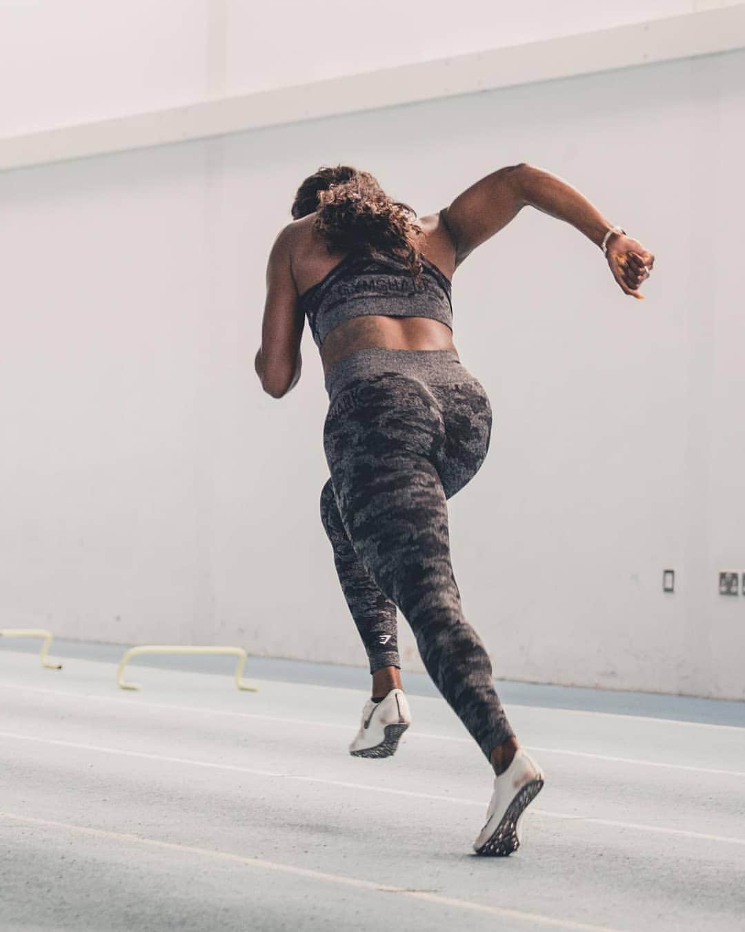 アシャ・フィリップのインスタグラム：「When you hear it's one year today until Tokyo Olympics 🇬🇧🔥...and there's still British Champs/Trials, World Champs and World Indoor Champs all before then 😃 Only one thing to do...🏃🏾‍♀️💨 #KeepWorking ▪️ ▪️ ▪️ #Olympics #OneYearToGo #Tokyo2020 #Focus #Detemination #Athlete #Motivation #TrackAndField」
