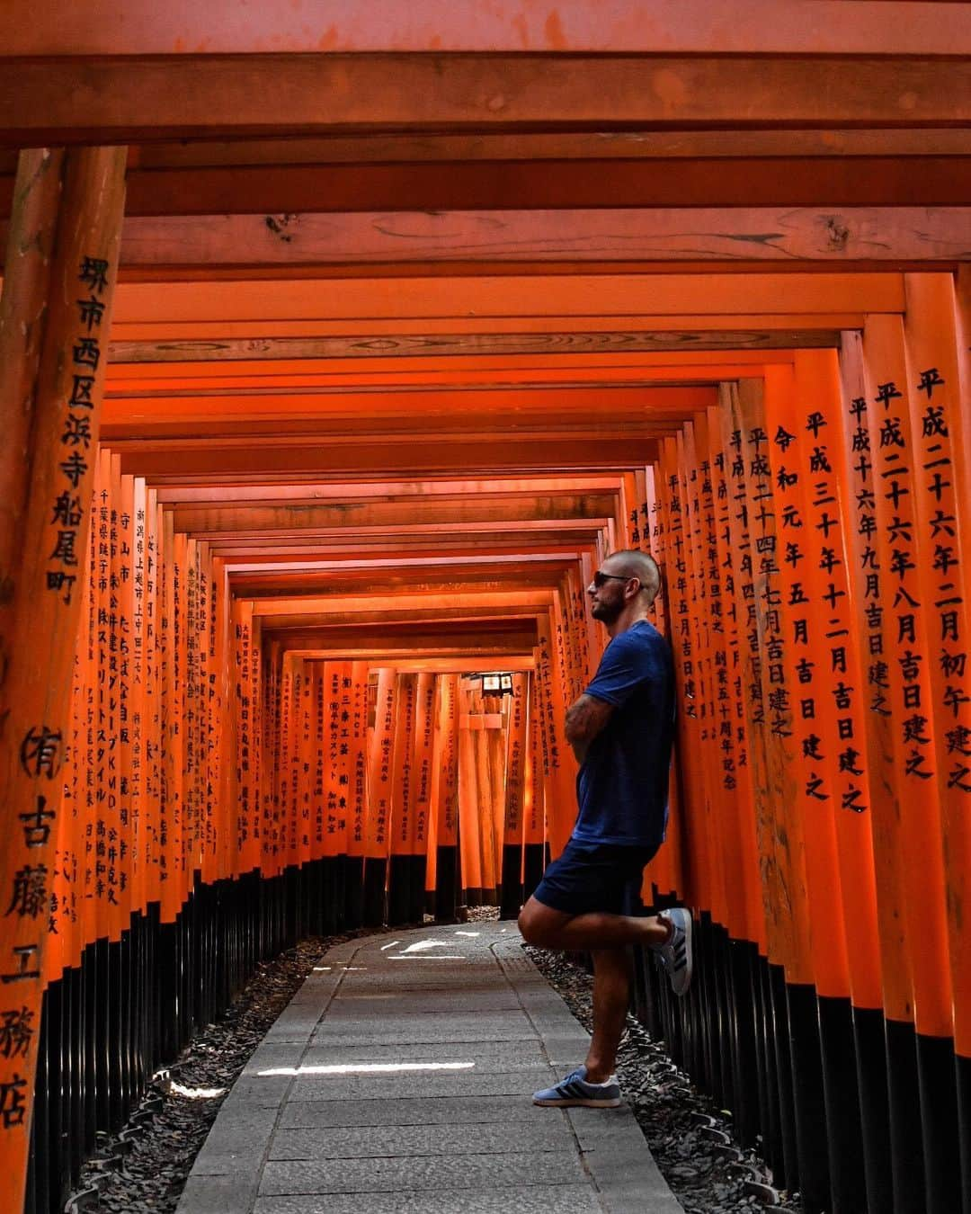 ムラデン・ペトリッチのインスタグラム：「Still in Japan with my mind.. where would you travel to if you could choose?? ⛩🏯 #fushimiinari #kyoto #osaka #osakacastle #holidays #summer19 #travel #photography #travelphotography #travelphoto」