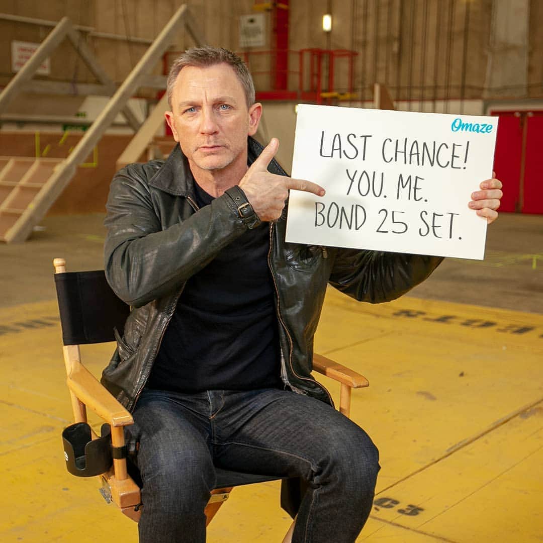 James Bond 007さんのインスタグラム写真 - (James Bond 007Instagram)「This is it – your LAST CHANCE to meet Daniel Craig, visit the #Bond25 set and enjoy a tour of @pinewoodstudios ! Flights and hotel are included. Support @theopportunitynetwork and ENTER at omaze.com/bond @omaze」7月25日 0時58分 - 007