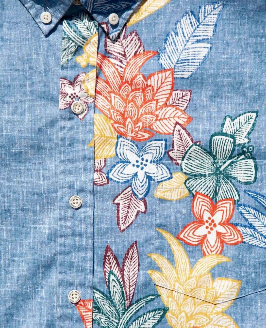 のインスタグラム：「New print alert: South Pacific Garlands⁠ -⁠ -⁠ -⁠ -⁠ ⁠#bespooner #mensfashion #visualvacay⁣ #style #design #fashion #reynspooner #patternpeople #wearableart #hawaiinshirt⁣ #wdywt #wiwt #waywt #whatiworetoday #heritagestyle #menslookbook #fwis #dapper #summervibes #summerstyle #menstyle #maunalani ⠀﻿⁠」