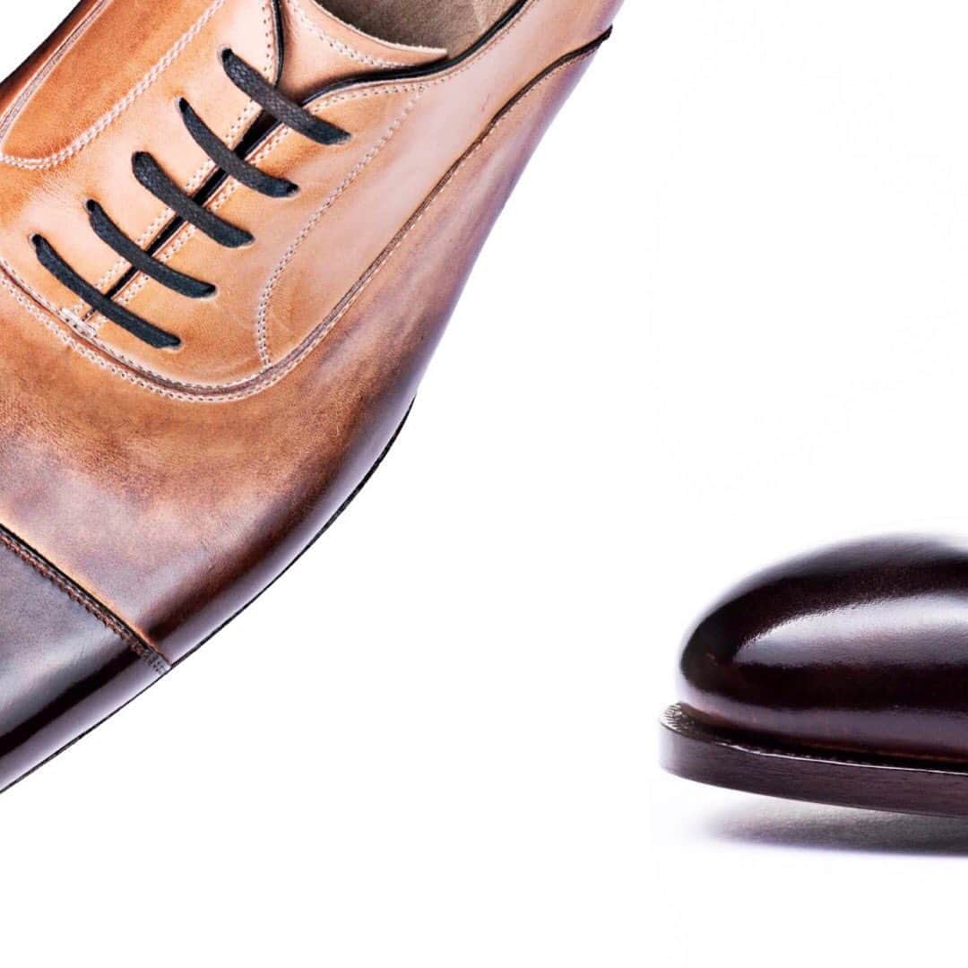 サンクリスピンさんのインスタグラム写真 - (サンクリスピンInstagram)「Our tale of luxury is to be found in each pair of our Oxford's - exuding a restrained classic elegance.  Specified in our renown CRU - Crust Leather, finished off with an antique special finishing, this model is the perfect foil when worn with Grey Flannels or a pair of denims.  #mysaintcrispins #saintcrispins #russiancalf #loafers #onlyforgentlemen #shoes #shoeaddict #shoestagram #agentlemanschoice #shoeporn #madebyhand #handwelted #shoes #handmadeshoes #gentlemanstyle #sartorialist #forgentlemenonly #sartorial #handmade #mensshoes #shoeporn #instashoes #dapper #menstyle #menshoes #shoelover #shoeshine #shoepolish」7月25日 1時03分 - saintcrispins