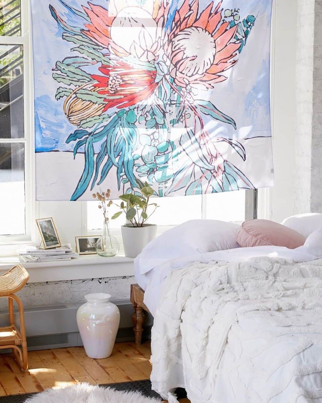 Urban Outfittersさんのインスタグラム写真 - (Urban OutfittersInstagram)「You're gonna want to see this: over 1,000 styles were added to the Home Sale with up to 40% Off on bedding, pillows, the print shop, decor, and more. It ends today, so don't wait! #UOHome @UrbanOutfitters」7月25日 1時05分 - urbanoutfitters