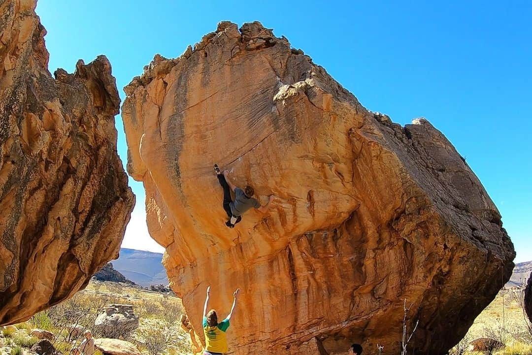 ナーレ・フッカタイバルのインスタグラム：「First ascent of King of Kokko at No Man’s Land. This line has been stuck on my mind for five years now when I first discovered the area. This year the right crew came together and I could pull it off just at the last moment. A day to remember @blackdiamond @lasportivagram」